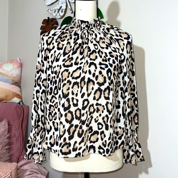 Loft Leopard Print Bell Cuff Blouse Sz. XS Petite - Picture 5 of 11